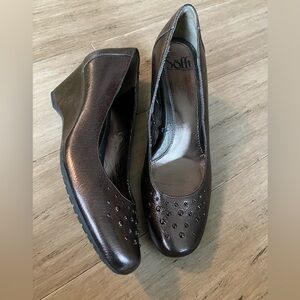 Sofft leather bronze women’s stud detail wedge heel size 7.5